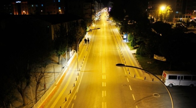 Karaman'da Caddeler Işıl Işıl