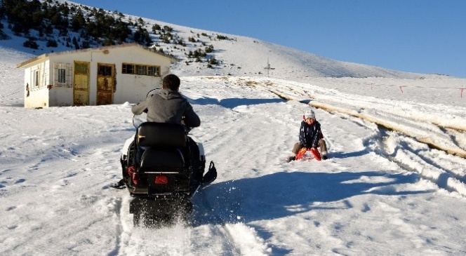 Doğu Karadeniz'in Tek Kayak Merkezi Zigana'da Kızak Sezonu Başladı