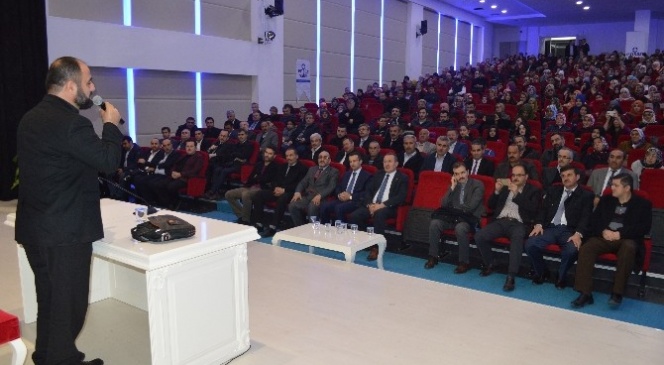 İlahiyatçı Yazar Ahmet Bulut; “Namaz Bilinci Ve Diriliş” Konferansında Konuştu