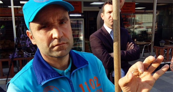 Çöpte bulunan yüzüğün sahibi sosyal medyada aranıyor