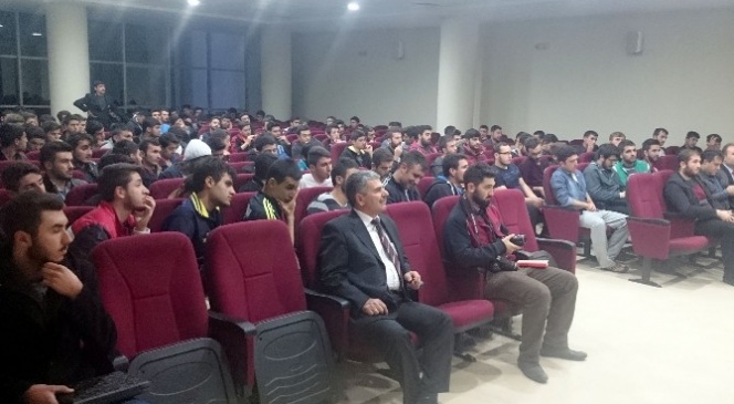 Fatih Akyel Üniversite Öğrencileriyle Söyleşi Yaptı