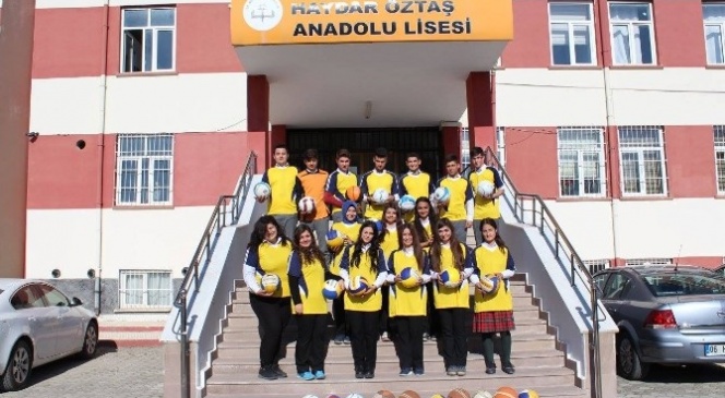 Başkan Şahiner&#039;den Anadolu Lisesi&#039;ne Malzeme Desteği
