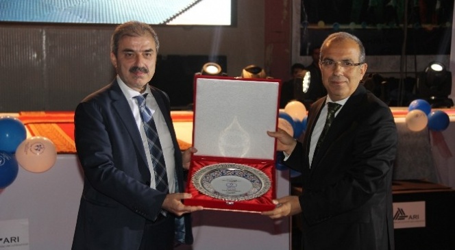 Spora Ve Sporcuya Destek Başkan Dinç'e Ödül Getirdi