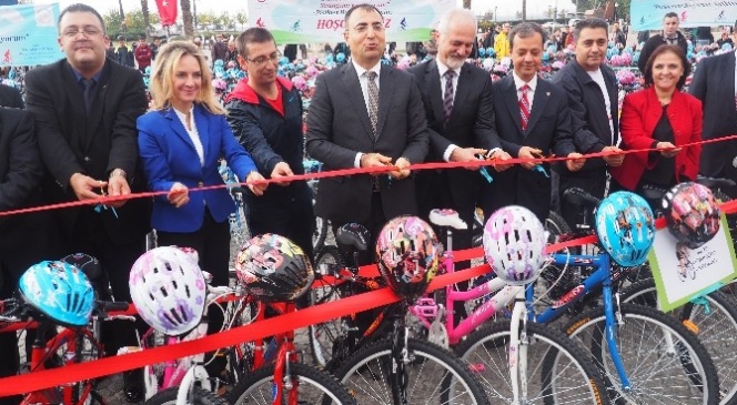 İzmir&#039;de 500 Bisiklet Dağıtıldı