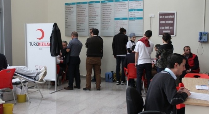 Karaman'da Devlet Hastanesi Personelinden Kan Bağışı