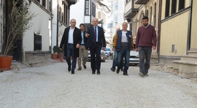 Başkan Saraçoğlu Tarihi Konakların Bulunduğu Germiyan Sokak&#039;ta