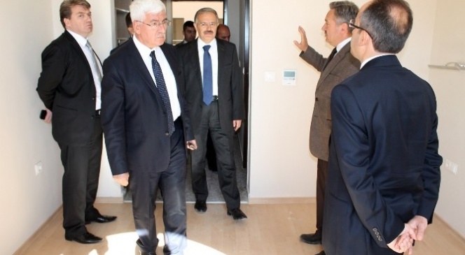 Vali Koca Yapımı Devam Eden Okullarda İncelemelerinde Bulundu