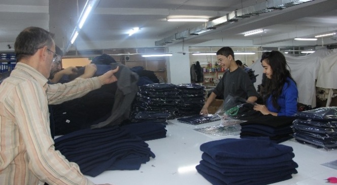 Suudi Arbistan&#039;dan Suriyelilere Giyim Yardımı