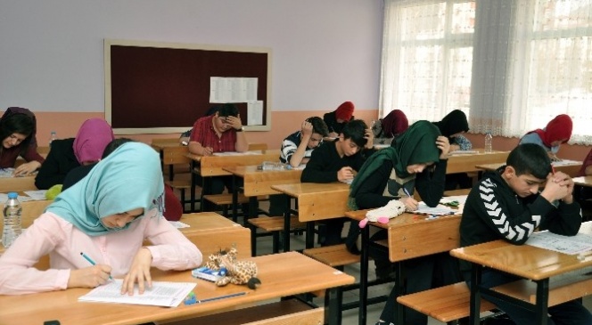 Gümüşhane'de TEOG Sınavı Sorunsuz Bir Şekilde Tamamladı