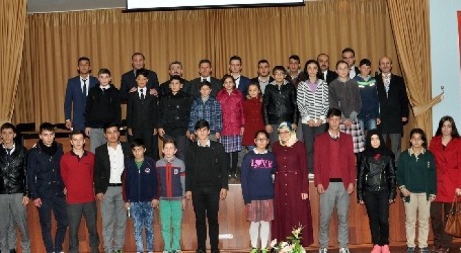 Gümüşhane'de Öğrenciler İl Öğrenci Meclisi Başkanını Seçti