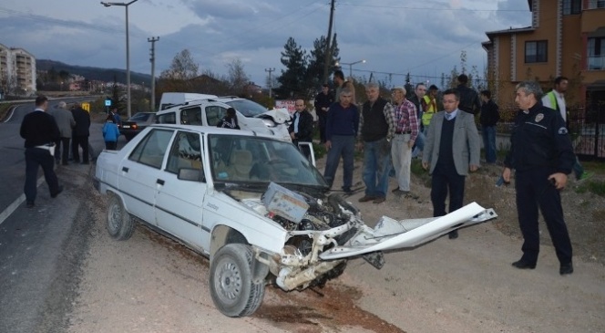 Niksar'da Trafik Kazası: 4 Yaralı
