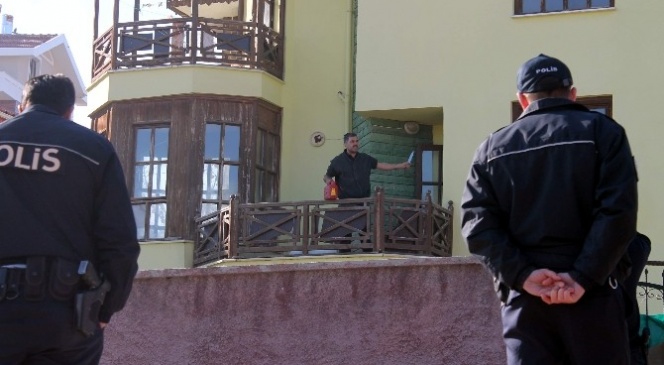 Kiraladıkları Villayı Köpek Barınağı Yapmışlar