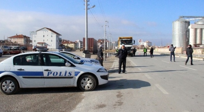 Karaman Polisinden Kar Lastiği Uygulaması