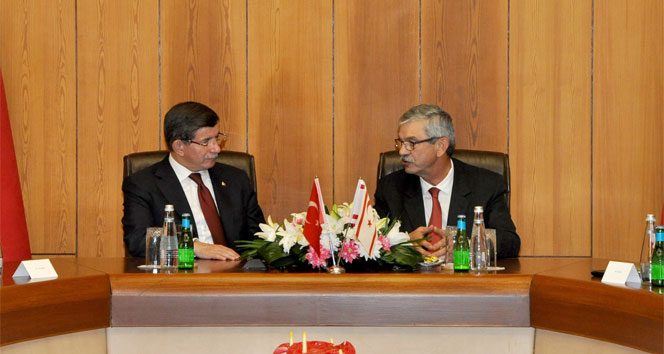 Davutoğlu, KKTC Başbakanı Kalyoncu ile görüştü