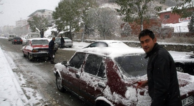 Yozgat'ta Kar Sürücüleri Hazırlıksız Yakaladı