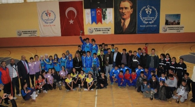 Karaman'da Okul Sporları Kros Müsabakaları Tamamlandı
