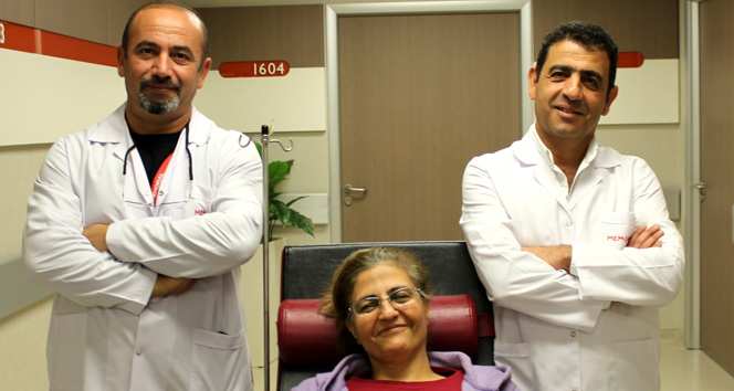 5 kiloluk dev miyomdan ameliyatla kurtuldu