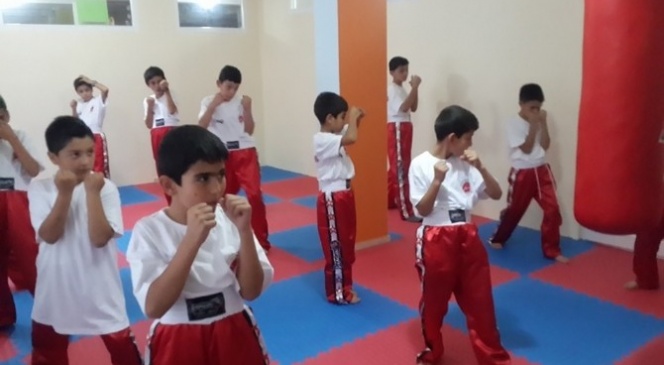 Sorgun Çağlayan Gençlik Merkezi Spor Kulübünden Kick Boks Kursu
