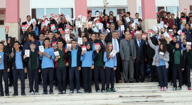 Babaoğlu Vakfından Okullara 17 Bin Kitap