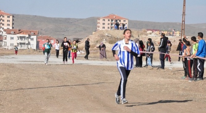 Okul Sporları Kros Yarışmaları Sorgun'da Yapıldı