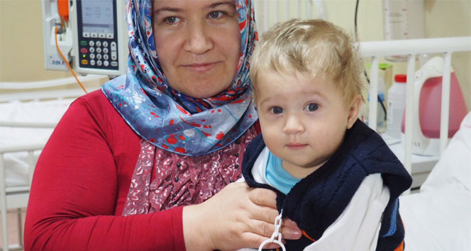 Dokuz aylık Muhammed Emin ince bağırsak bekliyor