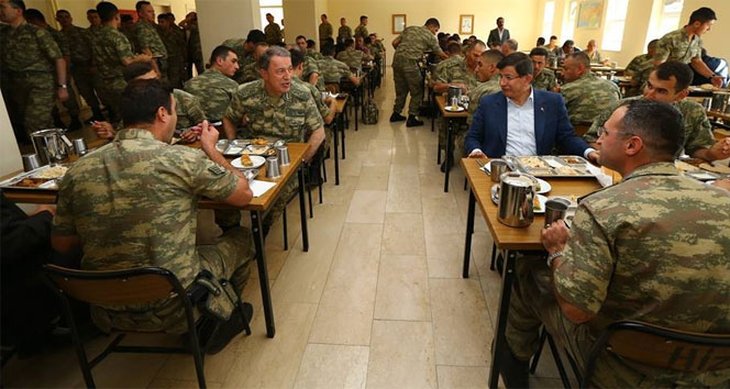 Türk askeri Musul'da kalmaya devam edecek mi?