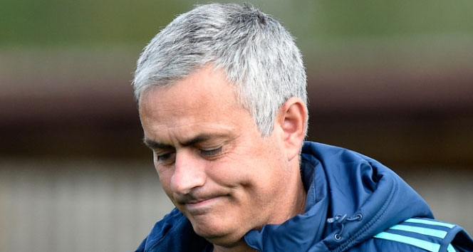 Jose Mourinho, Top Eleven 2016 için yedek kulübesinde