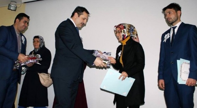 Yozgat'ta 32 Açıköğretim Öğrencisi Diplomalarını Aldı