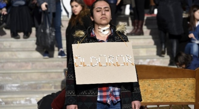Madde Bağımlılığına Sokak Tiyatrosu İle Dikkat Çektiler