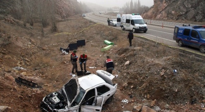 Yozgat'ta Otomobil Şarampole Uçtu: 2 Ölü