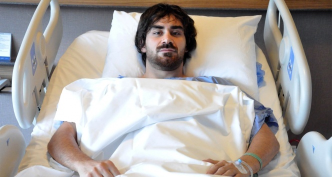 Veli Kavlak, boyun fıtığı ameliyatı oldu