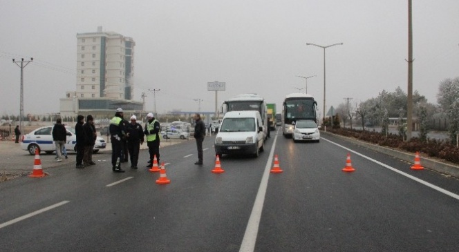 Buzlanma Ve Sis Karaman-Konya Karayolunu Ulaşıma Kapattı