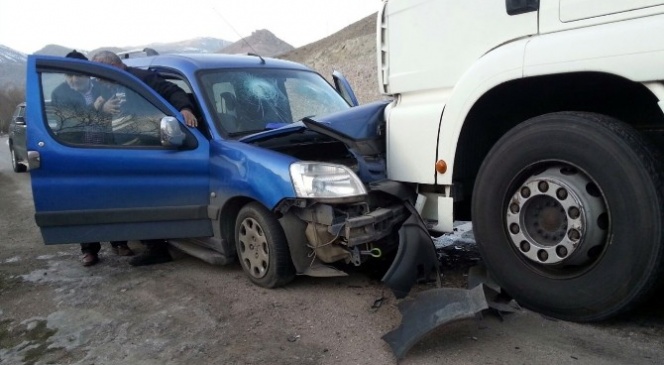 Gümüşhane'de Trafik Kazası: 3 Yaralı