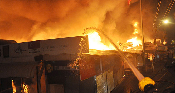 250 iş yerinin küle döndüğü yangına 35 araç müdahale etti