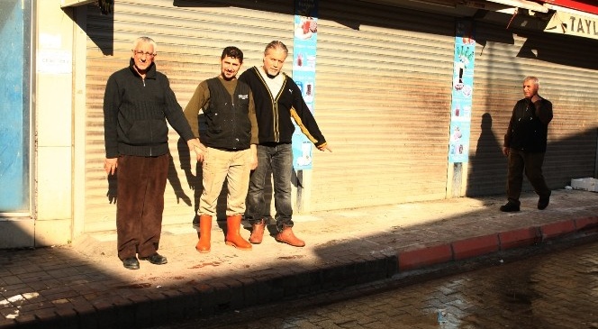 Balıkçılar Pazarı Esnafı'ndan Büyükşehir'e Kaldırım Teşekkürü