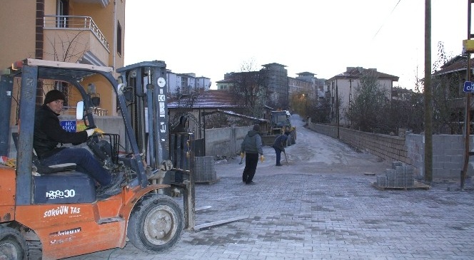 Sorgun Belediyesi Yol Ve Kaldırım Çalışmalarını Aralıksız Sürdürüyor
