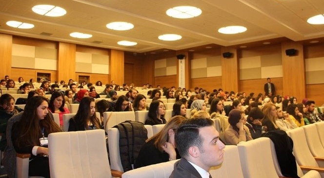 Hukukçu Adayları 'hukukta Kariyer Forumu'nda Buluştu