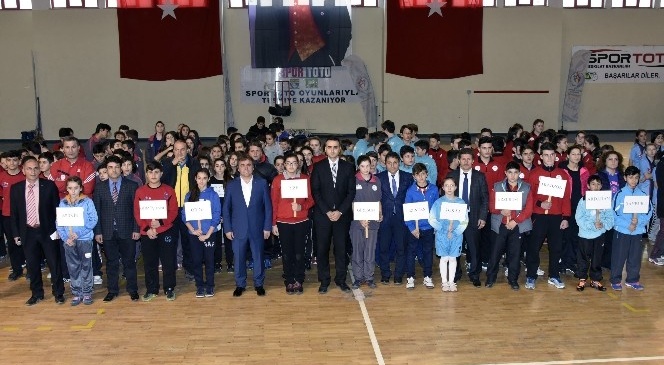 Anadolu Yıldızlar Ligi Hentbol Grup Müsabakaları Gümüşhane'de Başladı