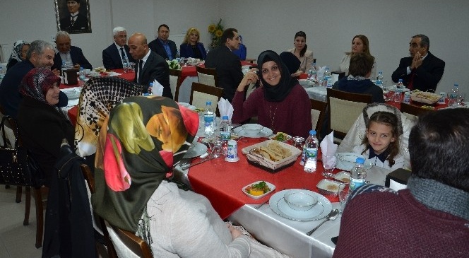 Karaman Emniyeti'nden Şehit Ve Görev Malulü Polis Alilerine Yemek