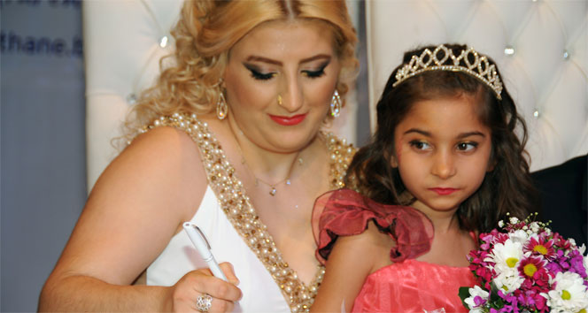 Çocuklarıyla beraber nikah kıydırdılar