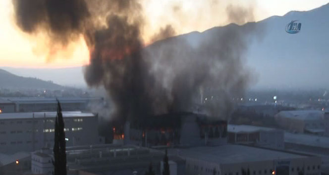 Bursa&#039;daki fabrika yangını söndürülemiyor