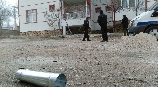 Bacaya Boru Takmak İsterken Çatıdan DÜştü