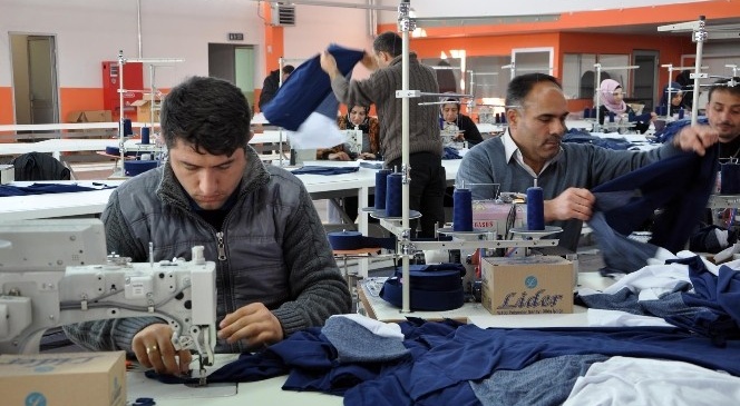 Yozgat'ta 3 Ay Önce Yanan Tekstil Fabrikası Yeniden Çalışmaya Başladı
