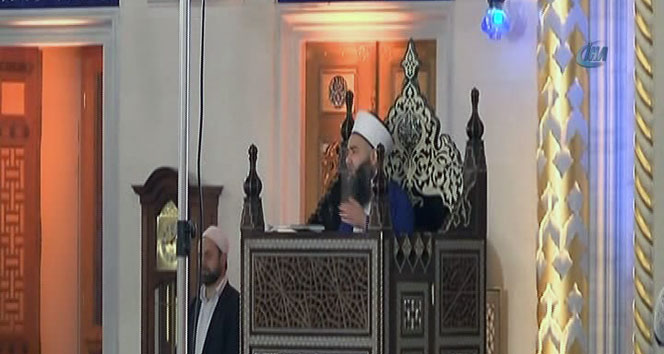 Yılbaşında binlerce kişi Cübbeli Ahmet Hoca'yı dinlemek için toplandı