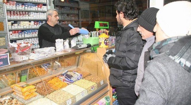 Yozgat'ta Yılbaşı Gecesi Kuruyemişçilerin Yüzünü Güldürdü