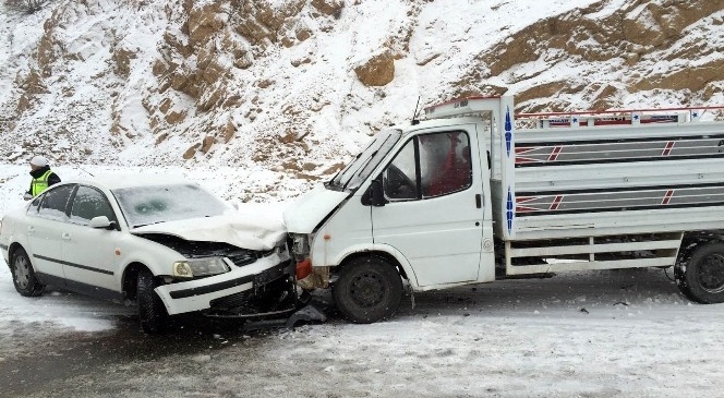 Gümüşhane'de Trafik Kazası: 2 Yaralı