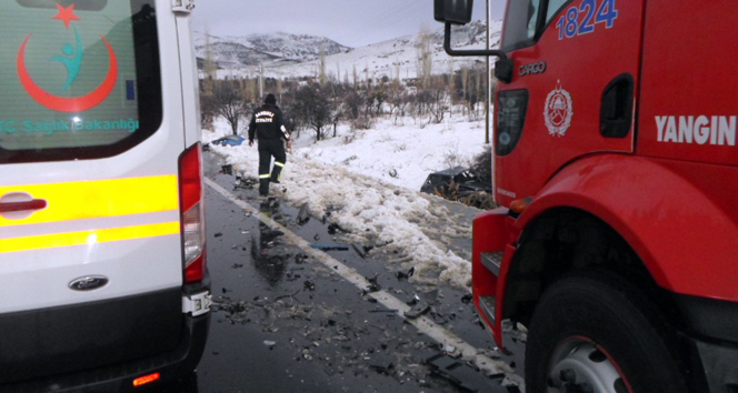 Sandıklı’da trafik kazası; 1 ölü, 3 yaralı