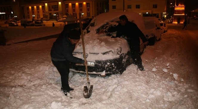 Yozgat'ta Kar Kimine Çile Kimine Eğlence Oldu