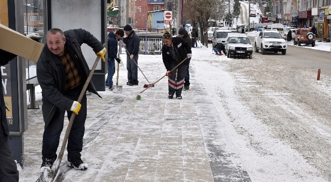 Gümüşhane'de Kar Vatandaşa Çile Olmadı