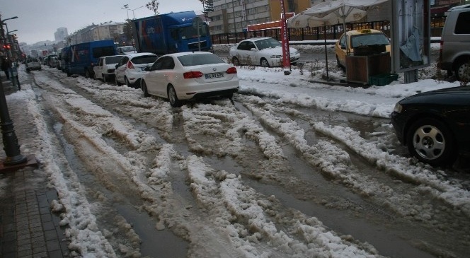 Yozgat'ta Cadde Ve Sokaklar Göle Döndü